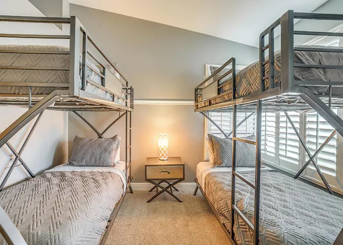 Heated Pool & Patio: Retreat Near Hiking!