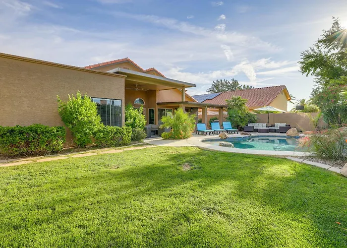Heated Pool & Patio: Retreat Near Hiking!