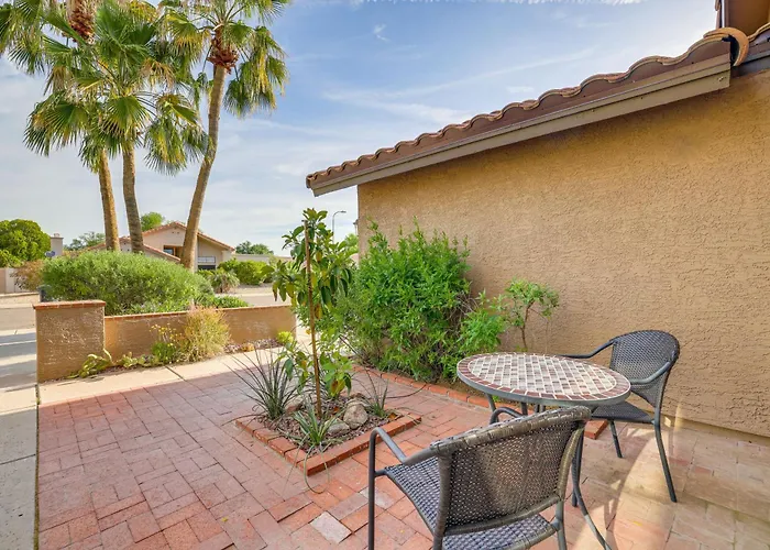 Holiday home Heated Pool & Patio: Retreat Near Hiking! *