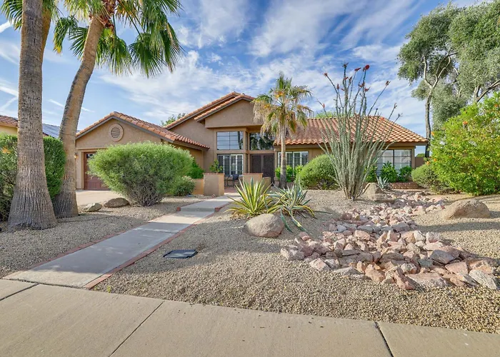 Holiday home Heated Pool & Patio: Retreat Near Hiking! Tempe