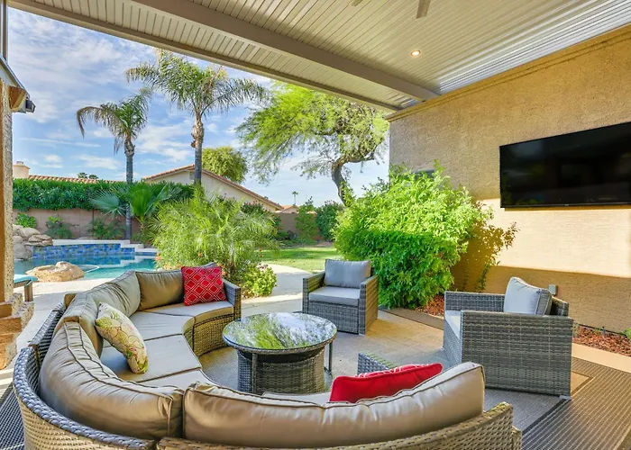 Heated Pool & Patio: Retreat Near Hiking!