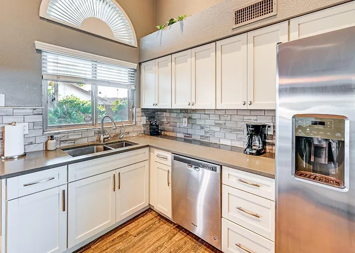 Holiday home Heated Pool & Patio: Retreat Near Hiking! Tempe