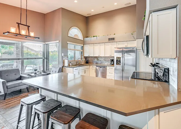 Heated Pool & Patio: Retreat Near Hiking! * Tempe